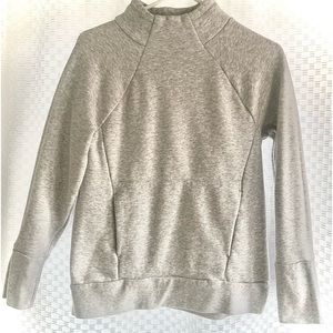 Fabletics woman’s grey pullover size XXS, fits like XS.